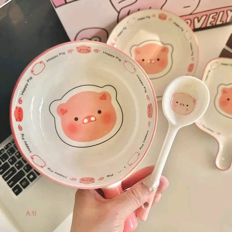 Bộ bát sứ có tay cầm kèm thìa hoạ tiết heo siu cưng 1