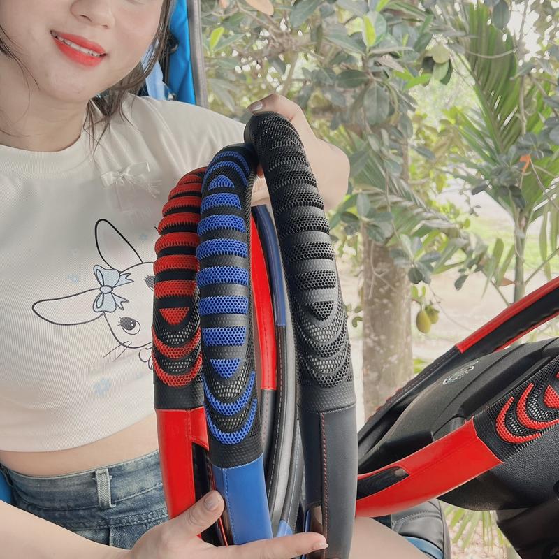 Bọc Vô lăng ô tô Chống trơn Thoáng khí vân Carbon đủ size xe con, xe tải