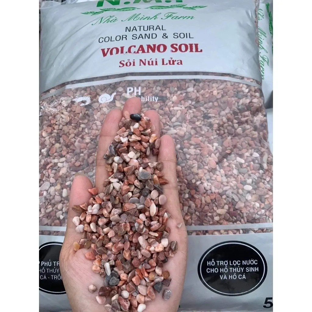 Sỏi núi lửa dùng làm lớp phủ trang trí hồ thủy sinh, hồ cá cảnh; giúp ổn định hệ vi sinh nền hồ thủy sinh, hồ cá; hỗ trợ lọc nước cho hồ thủy sinh và hồ cá.  Sỏi núi lửa đặc biệt phù hợp với những bể phong cách Biotope.  LƯU Ý: Trên ảnh là sỏi đã được rửa