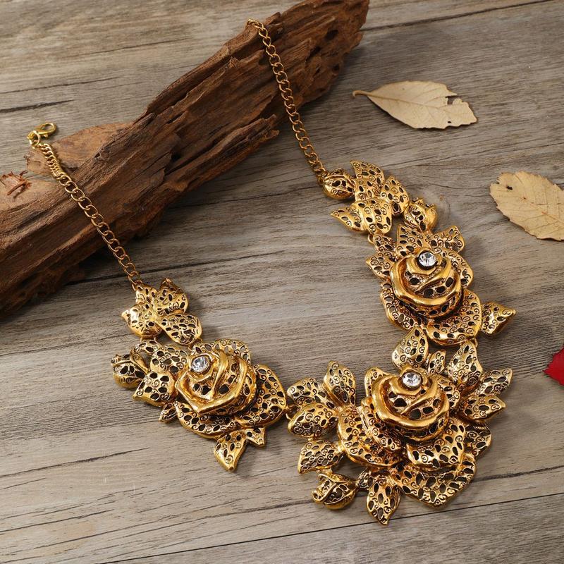 Product Introduction of Fashion Trend Necklace Retro Hollow Flower Inlaid Diamond Valentine's Day Necklace Clavicle Chain Jewelry 31