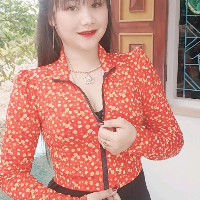 áo khoác lửng thun ati tay phồng dây kéo (tay áo 2 lớp ,có 2 túi trong ) Nữ