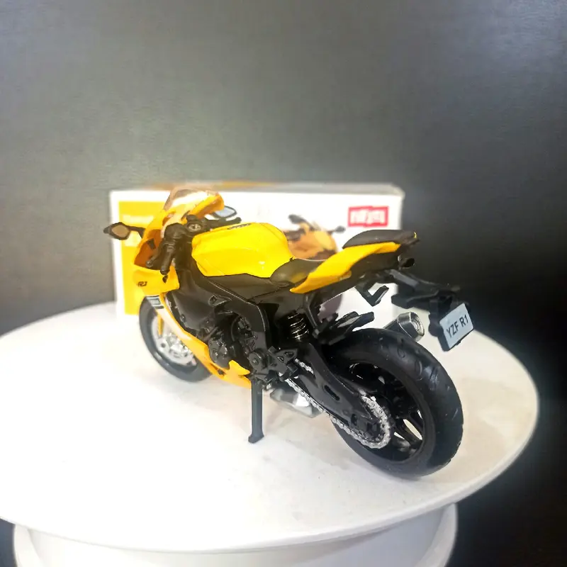Miniatur Motor Yamaha Yzf R1 Skala: 1:18 5