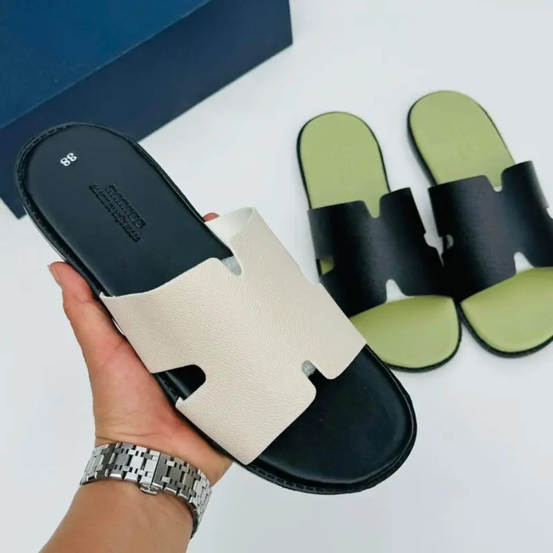 Dép lê thời trang quai ngang Kem đế đen mới. Hàng NAHADO có sẵn đủ size 6