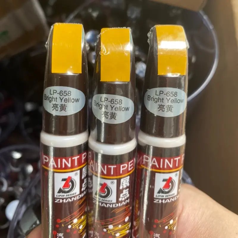 Bút sơn vết trầy xước dăm cho ô tô xe máy. Bút sơn vết xước ô tô,Bút Xóa Vết Trầy Xước Sơn Xe Hơi Thông Dụng 6