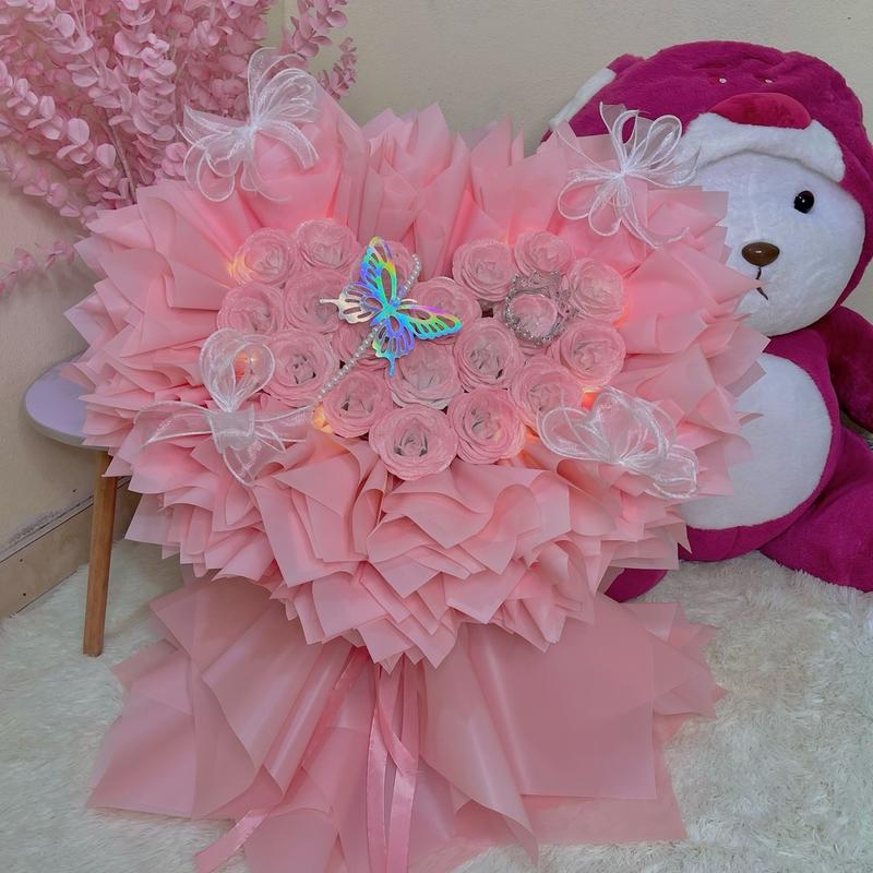 Bó hoa công chúa 19 bông phối cùng giấy bóng mờ tone hồng dễ thương ( tặng kèm đèn nháy + vương niệm + dây ngọc và ...)