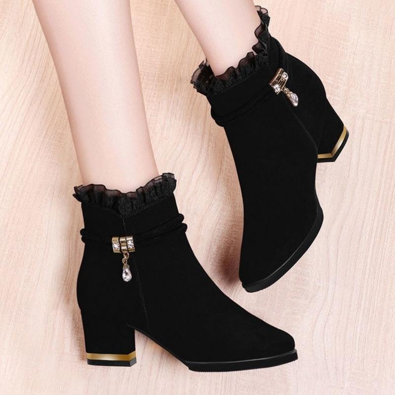 Product Introduction of Bốt Ngắn Cho Nữ, Gót Chunky, Giày Cho Mẹ, Hàng Mới Về Mùa Thu 2024, Màu Đen, Dễ Phối Đồ, Bốt Cotton Dày, Dành Cho Nữ 6