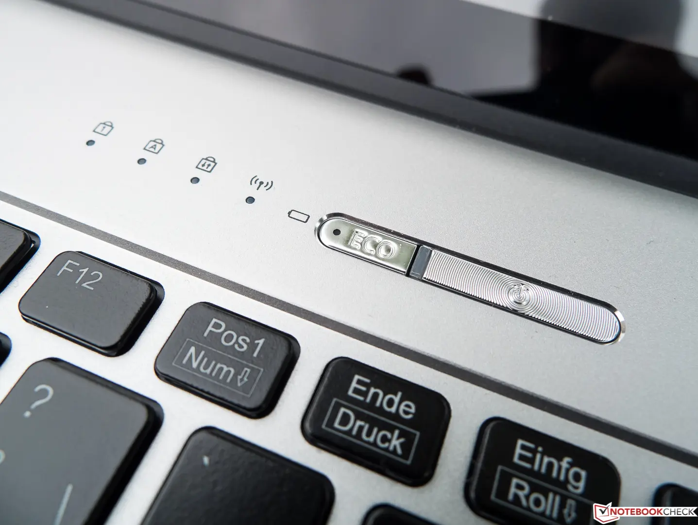 Pre-owned] Fujitsu Lifebook S936 13.3 inches core i5 6th gen 12GB