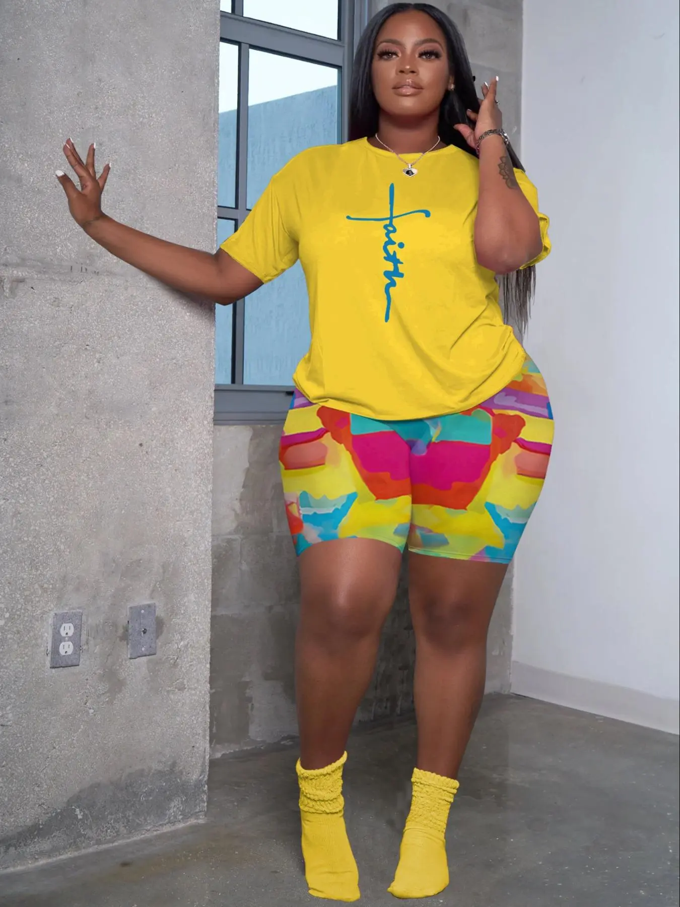 【Plus Size】 Two-piece Set Tee & Shorts without Socks, Casual Fashion Cozy Round Neck Short Sleeve T-shirt & Skinny Shorts for Daily Outdoor Wear, Women's Outfits for Spring