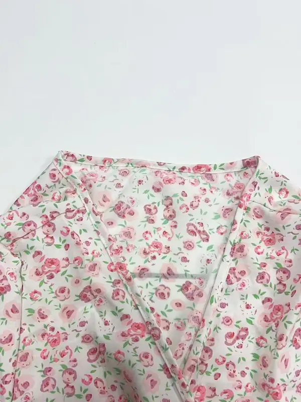 【Plus Size】 Random Ditsy Floral Print V Neck Dress, Plus Boho Fashion Casual Short Sleeve Dress for Daily Holiday Vacation Wear, Women Plus Clothing for Summer 3