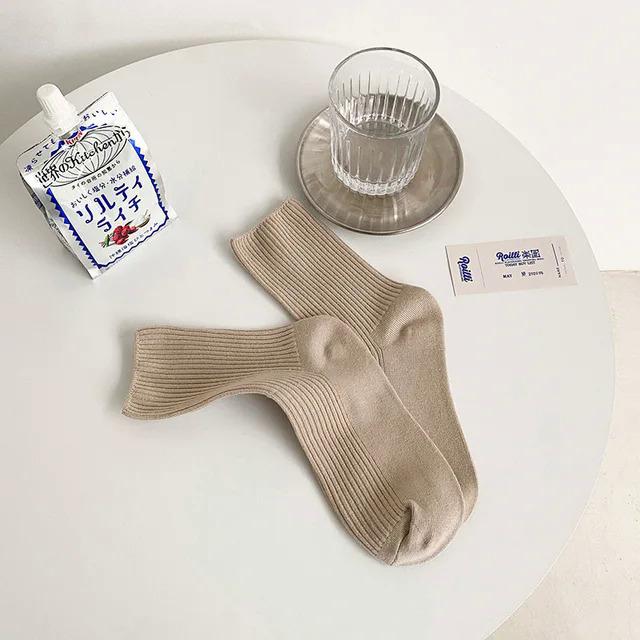 1Pcs New Female Japanese Socks Solid Color Women's Casual Cotton Cute Socks Autumn Simple Women's Medium Length Socks 8