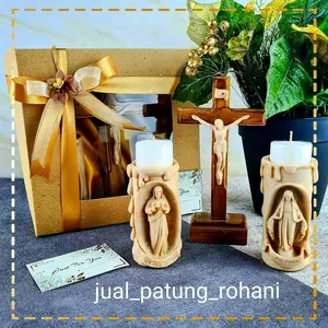 Hampers Salib Duduk Kayu dan Tempat Lilin Tabung