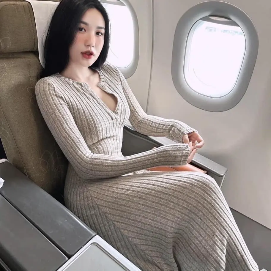 Váy tăm hai màu Cổ chữ V