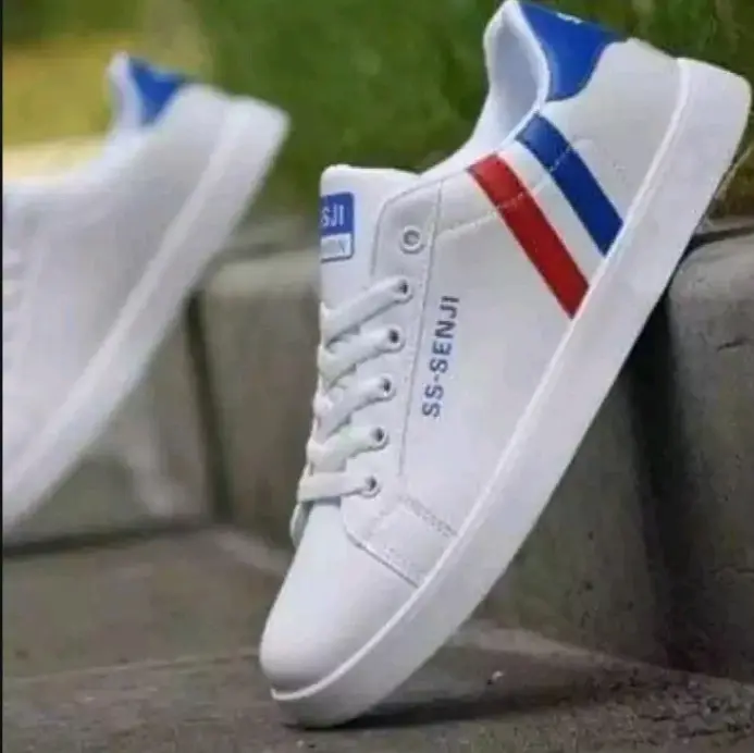 sepatu pria kasual senji putih. Casual