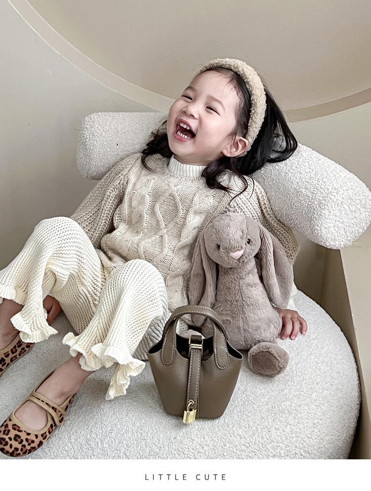 Product Introduction of Autumn Winter Style European and American Mini Children's Girls' Handheld Tote Basket Crossbody Small Bag Women's Bag outpocket  hobo  bag heart  evangelista  painted  bags 1