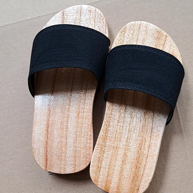 guốc gỗ cho bé trai bé gái