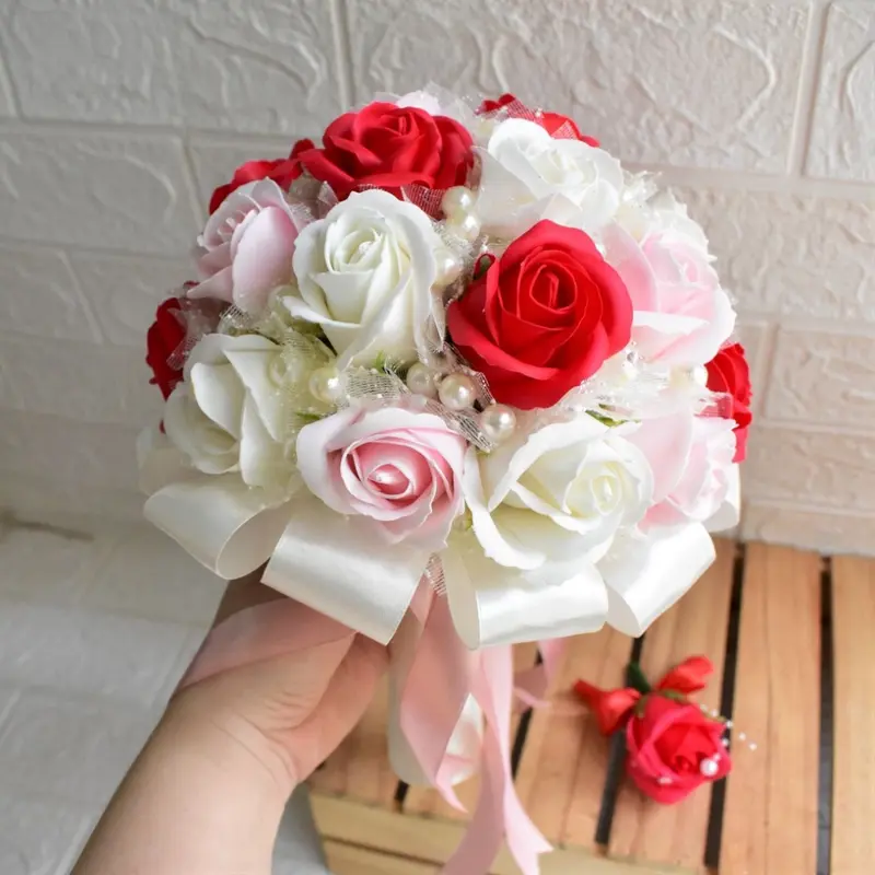 BÓ HOA CƯỚI CÔ DÂU CẦM TAY HOA HỒNG SÁP HỒNG NHẠT PASTEL, CHỤP HÌNH CƯỚI. TẶNG KÈM 1 HOA CÀI ÁO CHÚ RỂ 5