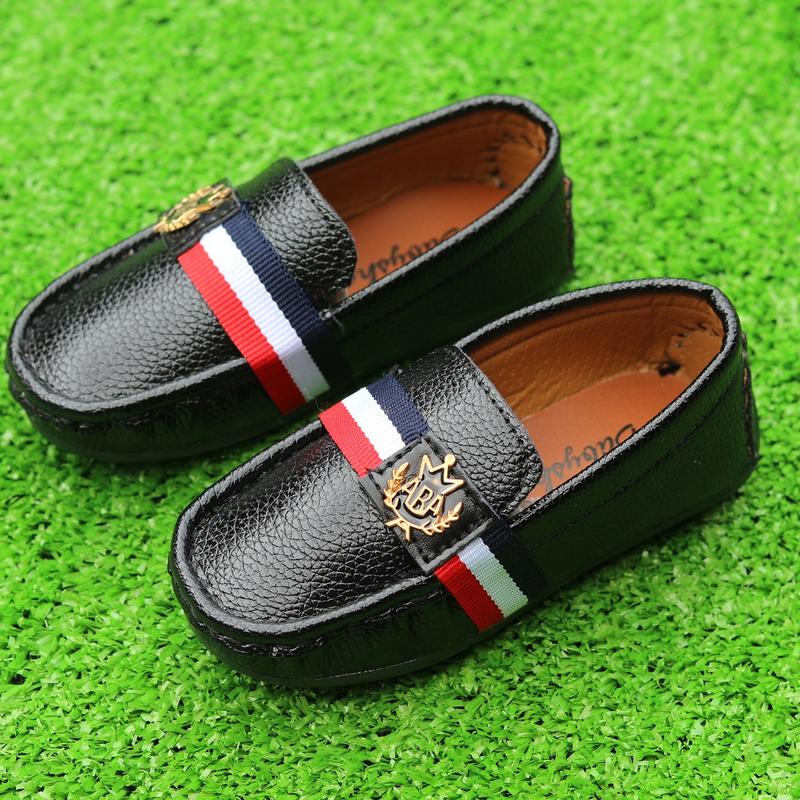 Giày lười cho bé trai từ 1 đên 10 tuổi size từ 21 đến 35 có 2 màu chủ đạo đen và trắng