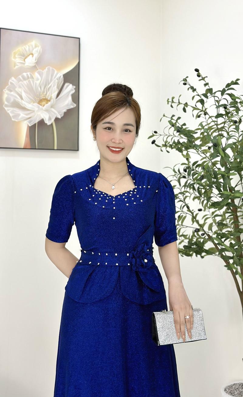 Product Introduction of Đầm Trung Niên M671 Vải Nhủ Co Giãn Mát Mịn Kết Hoa Đính Đá Cho Mẹ Đi Chơi Dự Tiệc Từ 48-75kg Ôm Gọn Thanh Lịch Nữ Women Dress 3