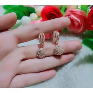 Anting perempuan dewasa motif berlian mewah