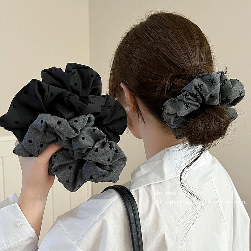 Cột tóc scrunchies vải XÁM họa tiết nơ tim bi nhỏ thời trang dễ thương S14 Tiluca