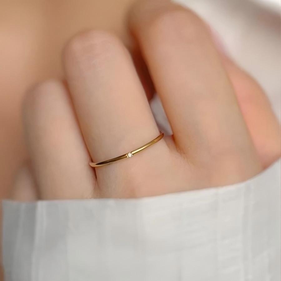 Cincin Titanium Tahan Karat Ultra-halus Berlian-set Sederhana Dan Modis Untuk Wanita Cocok Untuk