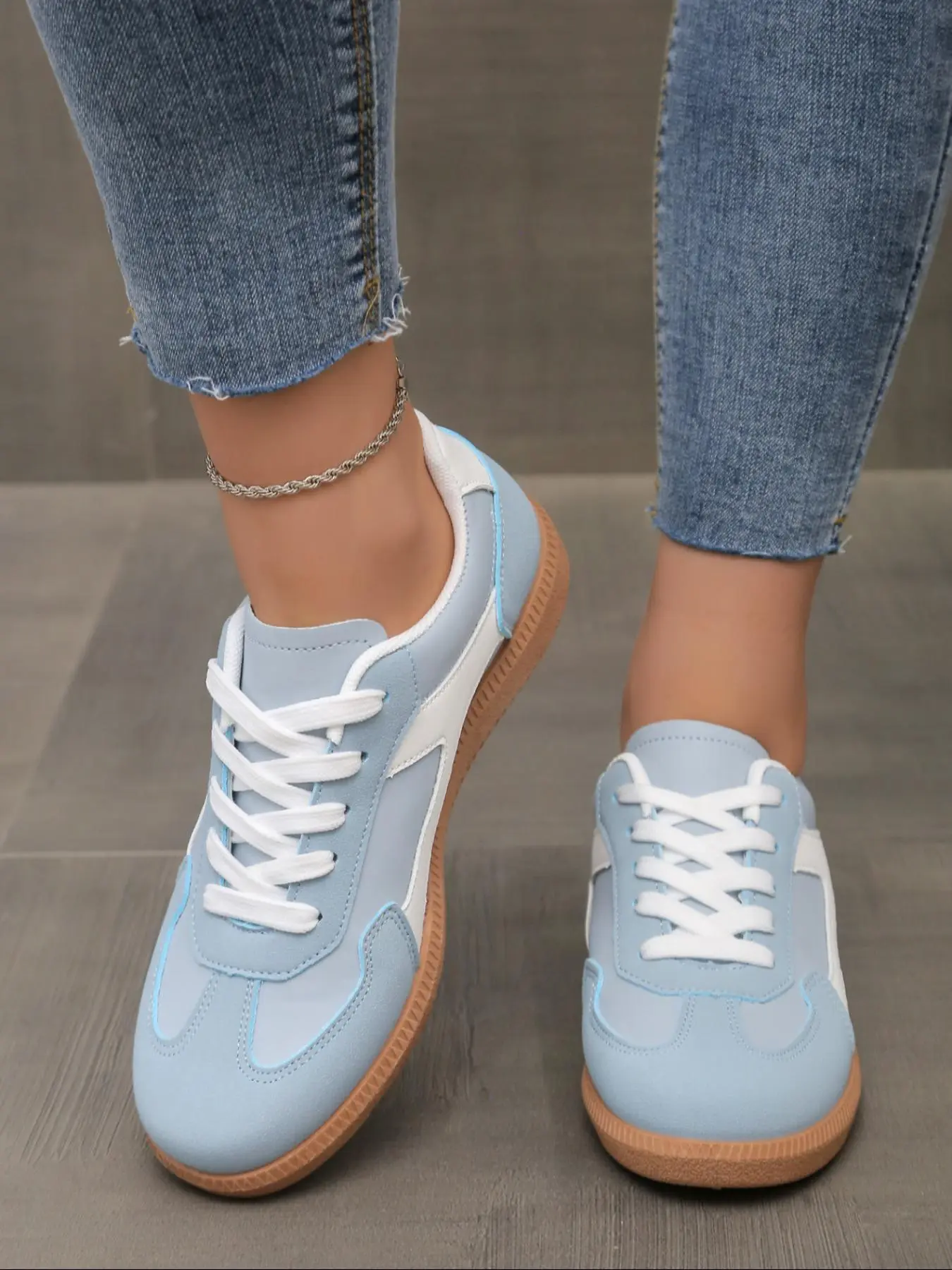 Women's Fashionable Lace Up Low Top Sneakers, Casual Comfortable Breathable Sports Shoes, Female All-match Round Toe Shoes for Daily Wear