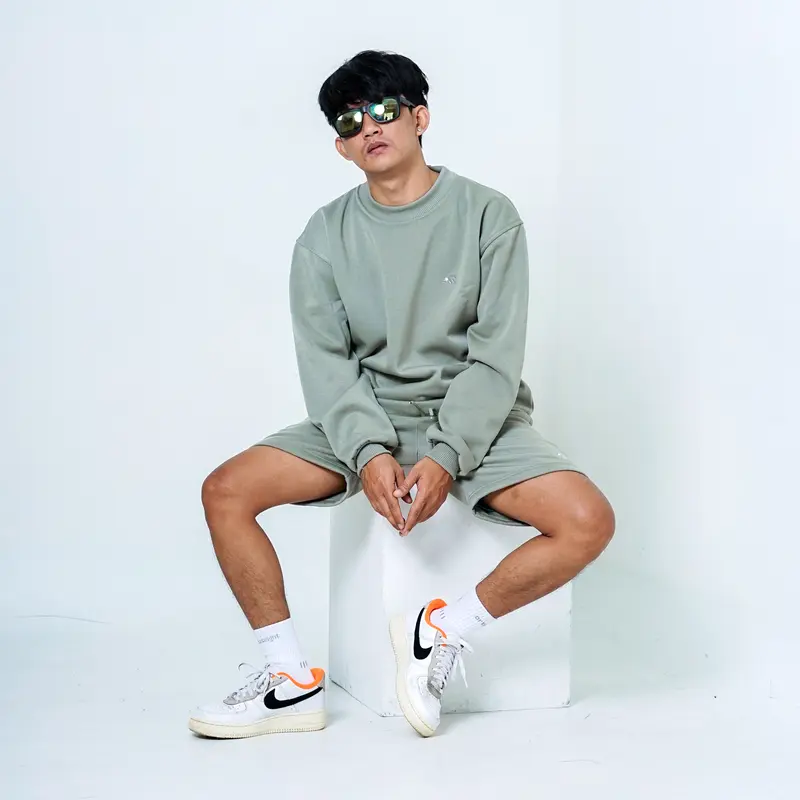 Satu Stel Crewneck Broadshort BM Pria Wanita 7
