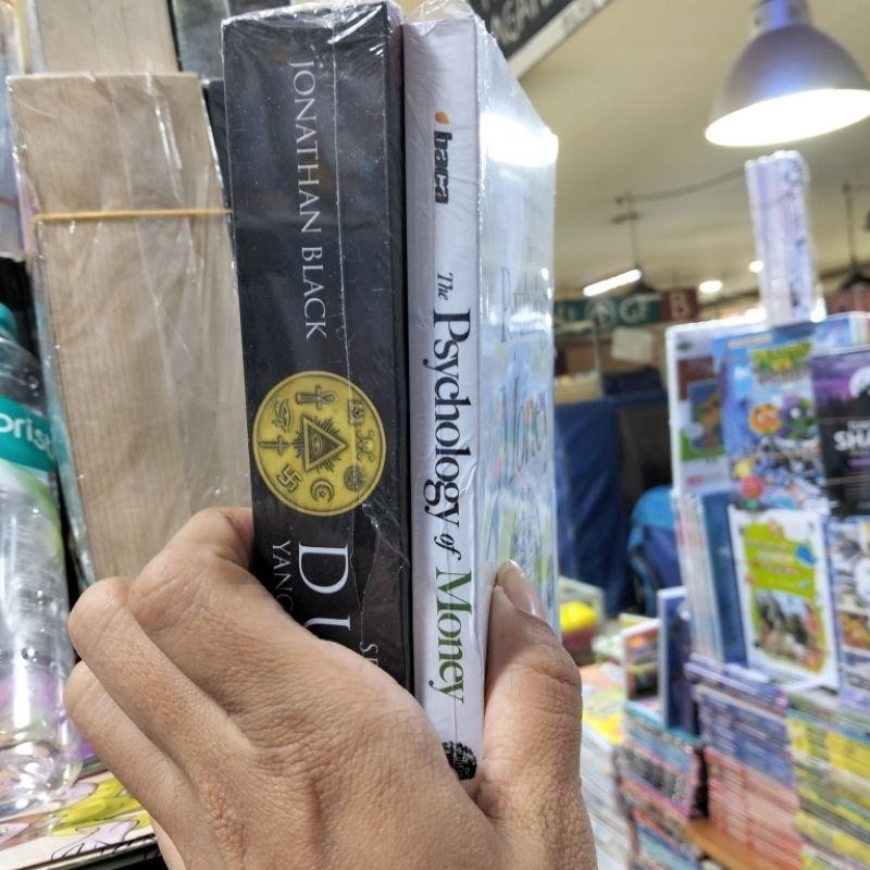 Paket 2 buku the psychology of money, dan sejarah dunia yang disembunyikan. langsung dapat 2 buku. 3