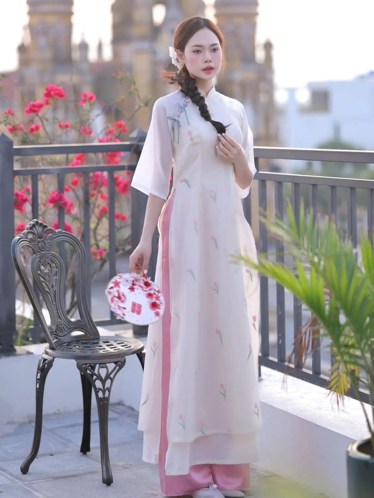 Áo Dài Cách Tân Trắng Thêu Hoa Tulip Phối Nơ 4 Tà Cổ Cao , Quần Lưng Chun Nữ Women
