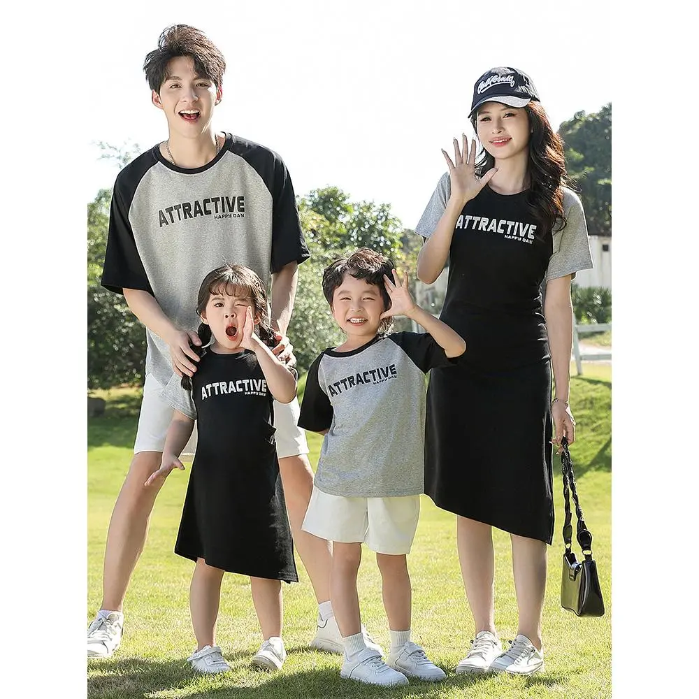 Summer short-sleeved parent-child clothing, mother-daughter clothing, couple clothing, family clothing for a family of four traveling and vacationing, parent-child activity photography clothing,