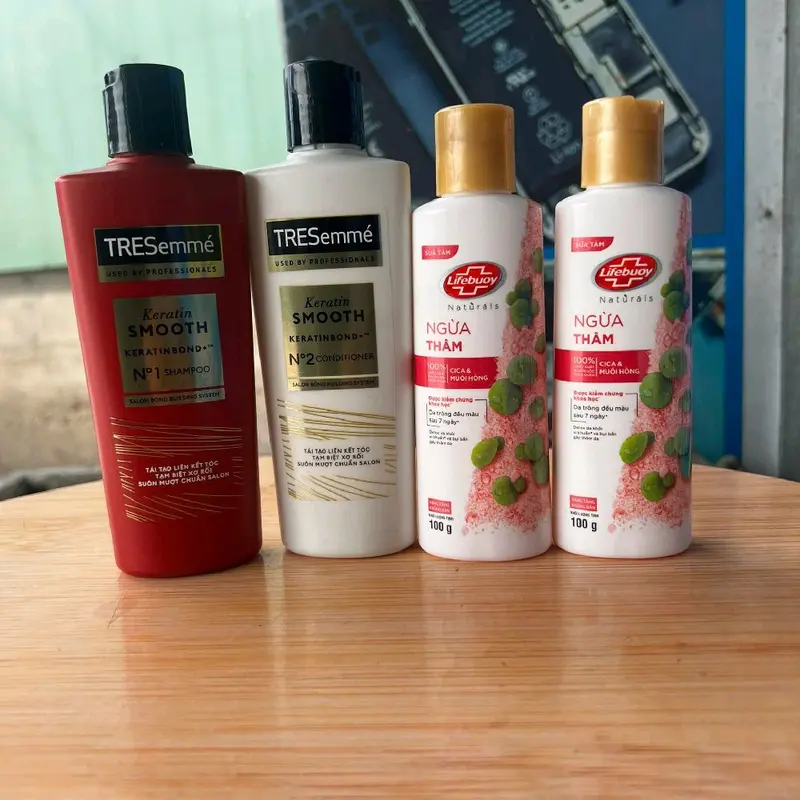 combo 4 món  2 Sữa  tắm Lifebuoy 100g + 1 Dầu gội  Tresemme 136g+ 1 xã  tóc  TResemme 136g 0