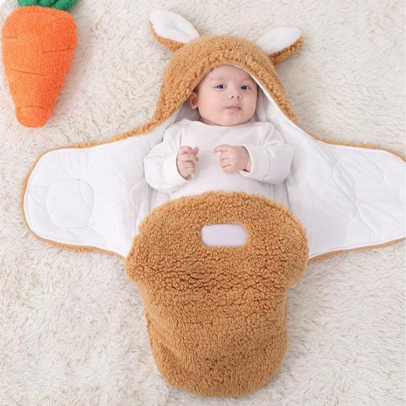 Chăn Ủ Lông Cừu Cho Bé 0 - 4 Tháng Có Mũ Loại Dày 3 Lớp Trần Bông Giữ Ấm Mùa Thu Đông