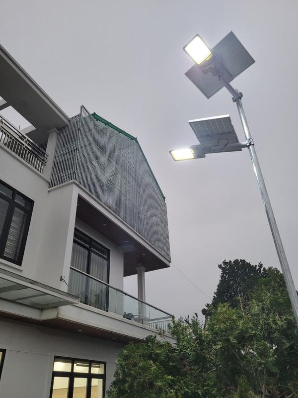 Đèn Năng Lượng Mặt Trời Bàn Chải 100W, 200W, 300W, 400W, Vỏ Nhôm Nguyên Khối, Hàng Chính Hãng Công Ty GB Solar Bảo 3 Năm + Tặng Đèn Chống Trộm Năng Lượng 190k dentru congnangluong đèn  năng 9