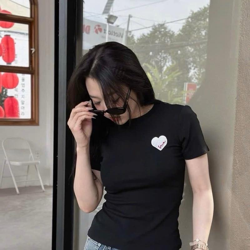 Áo thun nữ cổ tròn tay ngắn thêu logo trái tim, from tôn dáng chất cotton mềm mịn Women 2