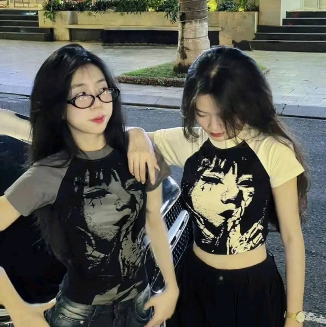 (hàng bình dân, phù hợp giá thành) Áo Croptop in hình cô gái Cổ Tròn