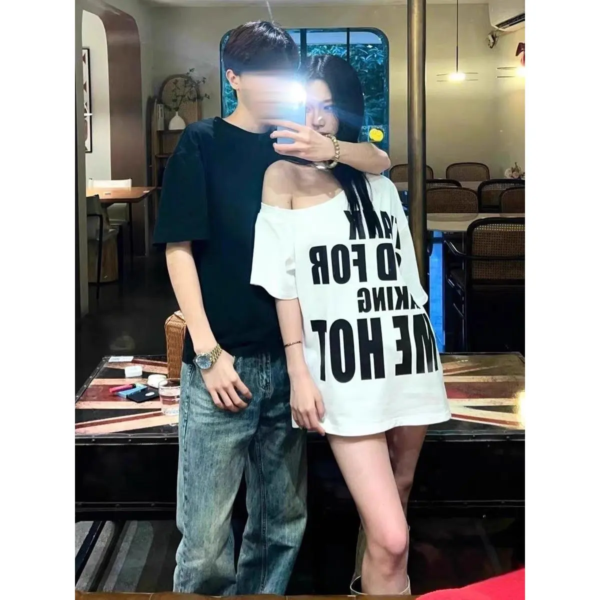 Áo Phông Trắng Trễ Vai Thiết Kế Lười Biếng Ngắn Tay, Phong Cách Cô Gái Nóng Bỏng, Dáng Rộng Vừa Vặn, Áo Trễ Vai Thích Hợp Mặc Mùa Hè Cho Nữ, Áo Thời Trang