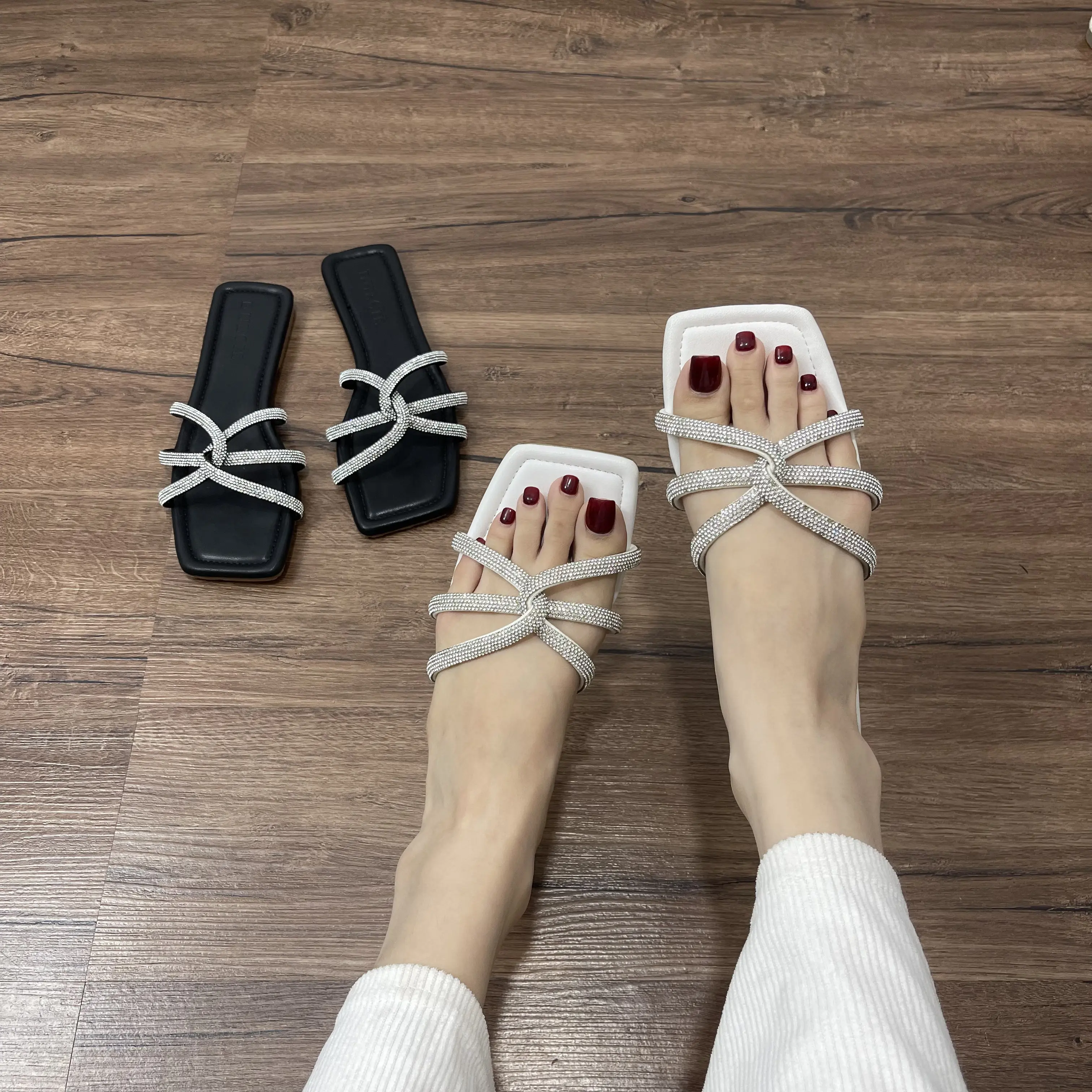 ( Có Big Size ) Dép Lê Nữ, Mũi Vuông, Ba Dây Đá Đan Chéo Vào Nhau Tình Thương Mến Thương, Đi Nhẹ, Đế Chống Trơn Trượt DéP