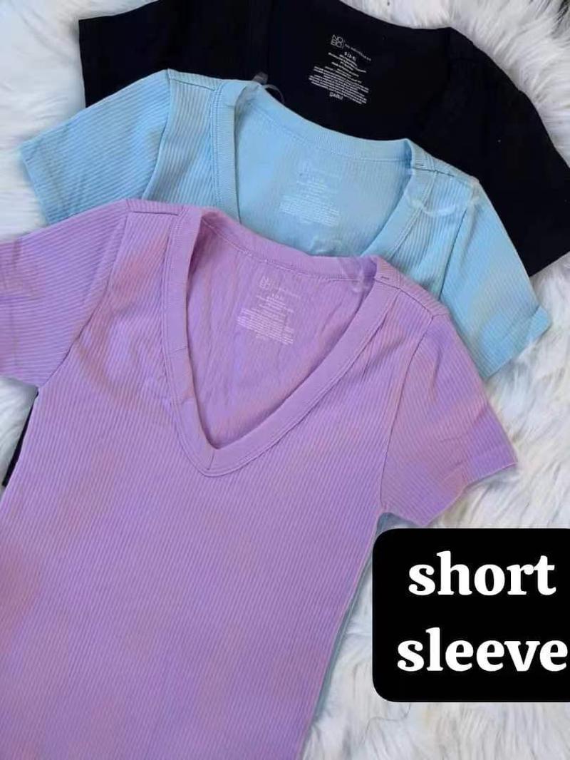 Product Introduction of European and American Yoga Wear Sexy Stretch Yoga Seamless Sports Top Short Sleeve V-Neck Slim Fit Solid Color Ribbed T-Shirt 3