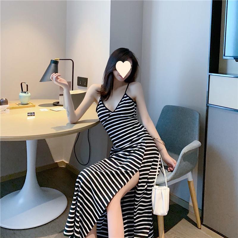 Product Introduction of váy body hở lưng  Váy Nhỏ Màu Đen Có Dây Đeo Cho Nữ, Cổ Chữ V, Xẻ Tà Bên Hông, Gợi Cảm, Nhẹ Nhàng, Cổ Điển, Dài 29