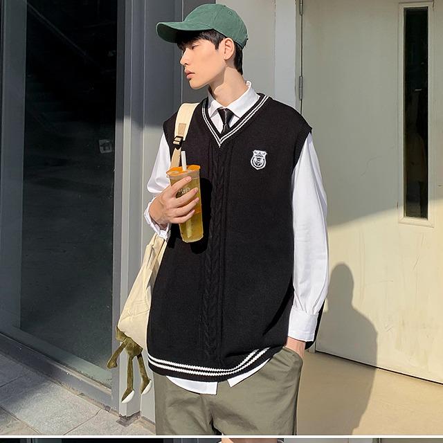 Áo gile len nam nữ bigsize ulzzang hàn quốc Áo gile len nam nữ unisex form rộng Basic len nam nữ đẹp oversize thêu huy hiệu học sinh đi học công sở cổ V kẻ sọc Menswear Thun 2