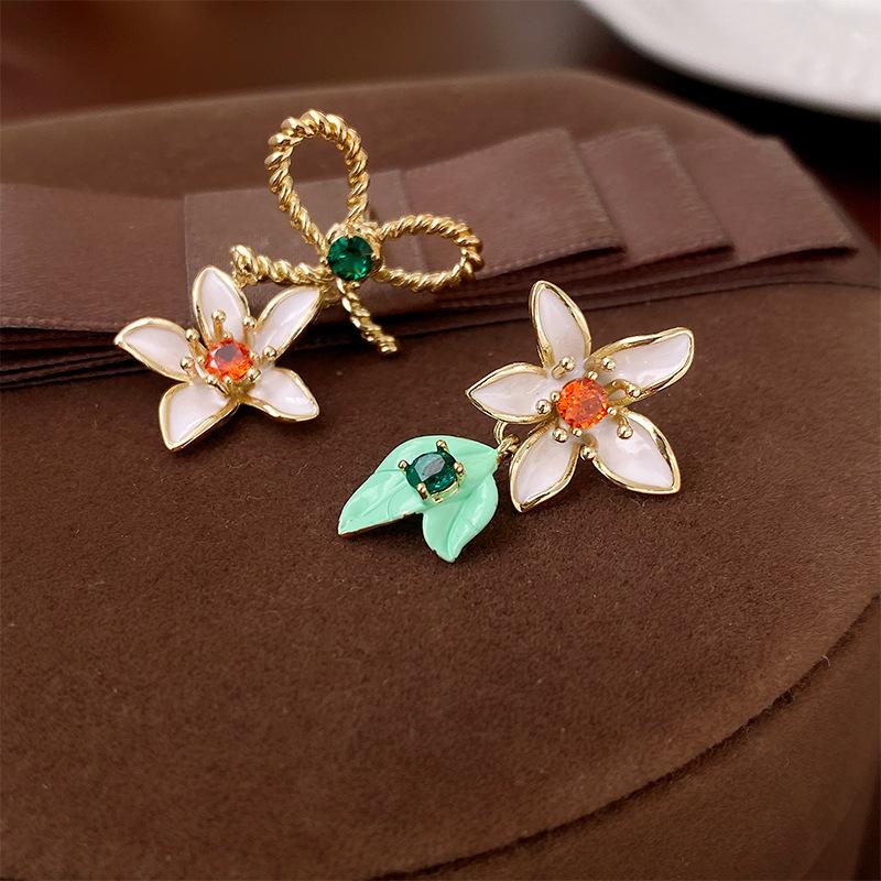 Product Introduction of Real gold electroplated silver needle oil dripping flower earrings, artistic retro fashion earrings, elegant and versatile high-end earrings for women 21