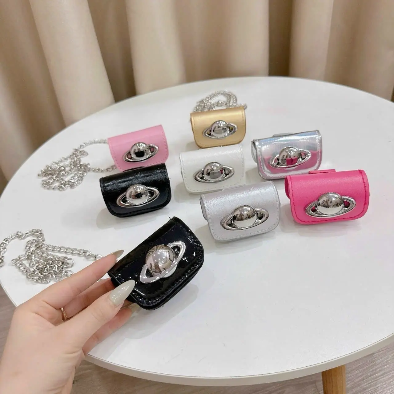 TL71 Túi đeo chéo mini, túi đeo bụng hoạ tiết địa cầu nhỏ dây xích phối chuông cute nhỏ nhẵn dễ dương hot trend