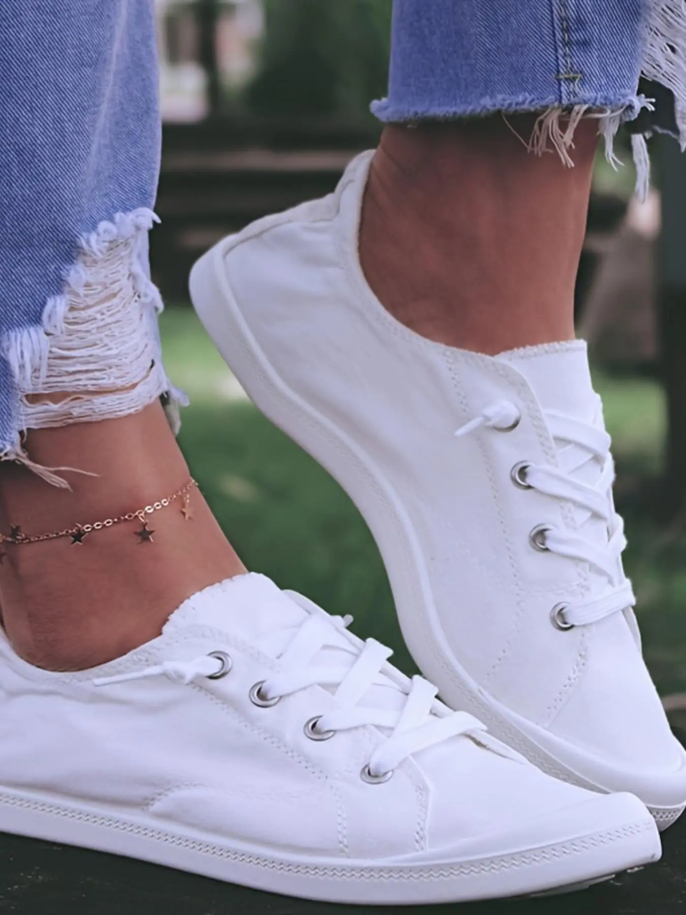 Women's Fashion Plain Lace up Low Top Sneakers, 1 Pair Casual Breathable Comfortable Sports Running Shoes, Female All-match Round Toe Shoes for Daily Wear