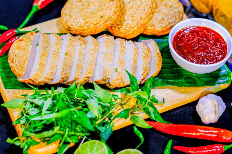 Product Introduction of COMBO 3 Hũ Tương ớt xào Bình Định ThanhVanFoods - 3 Hũ x 200Gr Cay Ngọt Thơm Nước Sốt Gia Vị 2