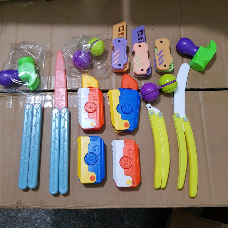 Giá Tốt Dao Cà Rốt in 3D Đồ Chơi Trọng Lực Thẻ Đẩy Vô Tri giúp vui chơi giảm căng thẳng. Giảm Stress Toy Xả Stress balisong daocarot