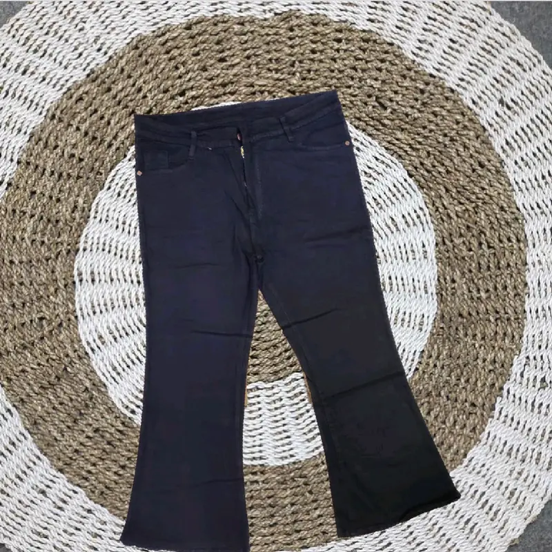 UF GRADE  Jeans cutbray Bigsize/celana jeans cutingan cutbray/ cutbray hitam pekat jumbo.size : 31-34 35-38 39-45. meterial : soft jeans stretch tebal premium. Hitam Low Waist 2