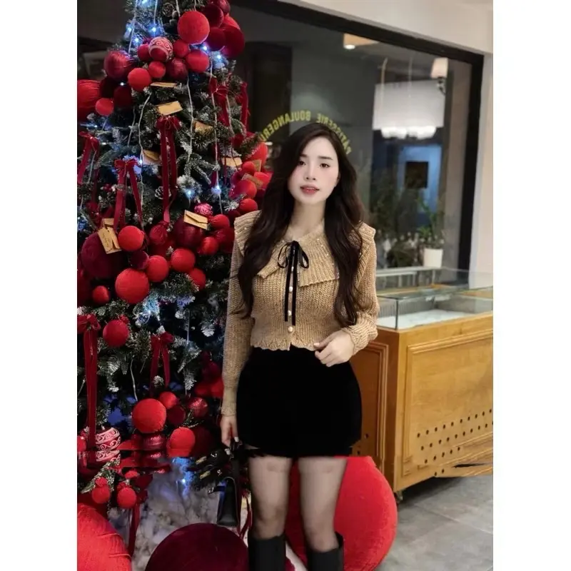 Áo len cổ bèo phối đá sang chảnh