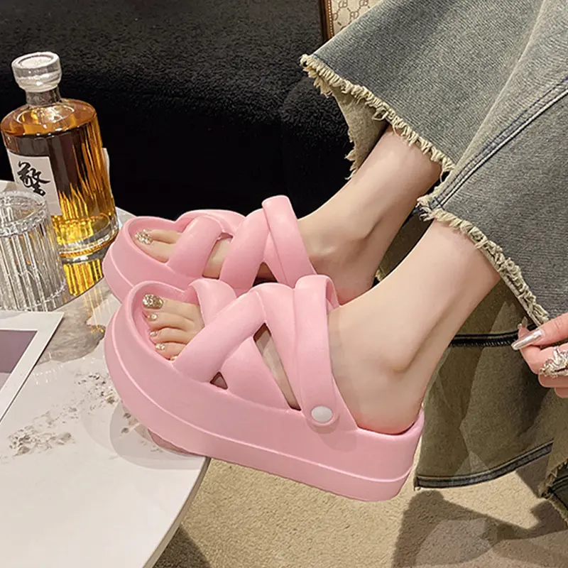 Dép Gót Khối, Rất Phổ Biến Chất Liệu Cao Su Chất Lượng Tốt, Đế Mềm, Thoải Mái Khi Mang, Có Dây Đeo Sang Trọng Độc Đáo Có 5 Màu Tùy Chọn, Đặt Hàng Ngay, Rất Rẻ, Nhanh Tay Đặt Hàng. 0
