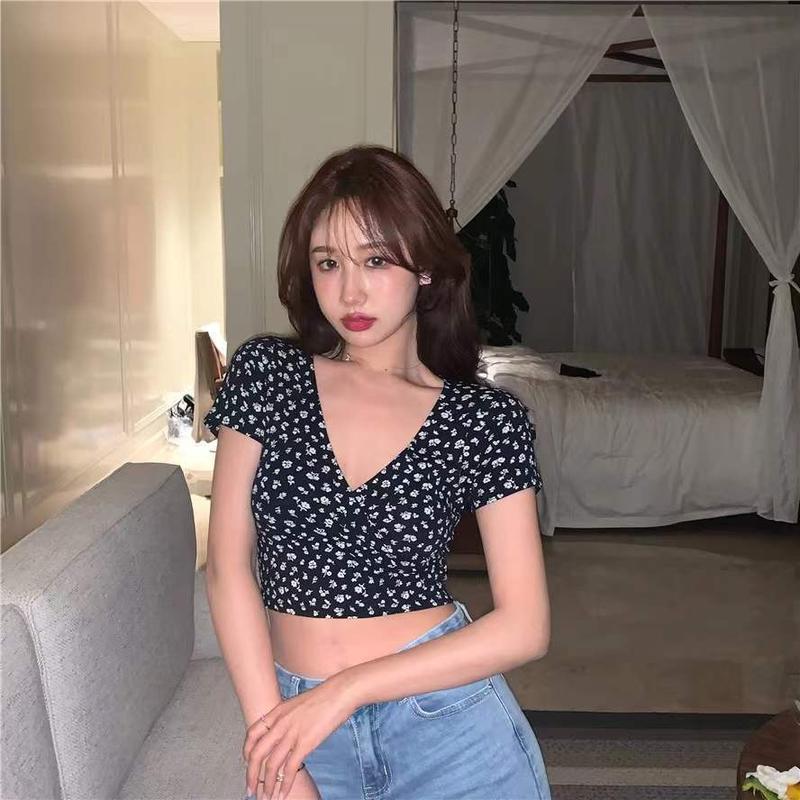 Product Introduction of Áo Thun Hoa Cổ Điển Mỹ Thiết Kế Chéo Cổ Chữ V, Dáng Ôm, Cropped Xén, ngắn Tay Áo, Áo Cánh Nữ Top Shirt Women 12