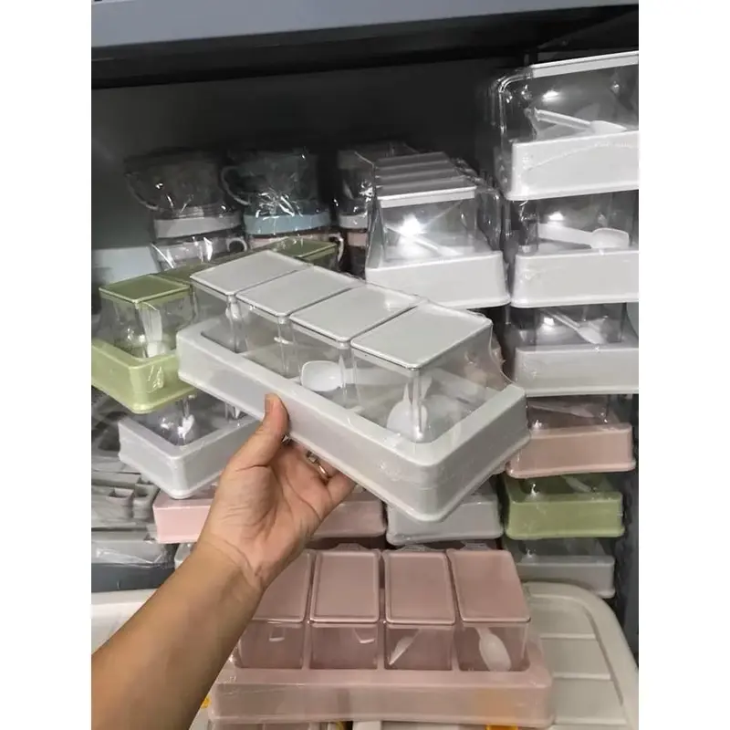 hủ đựng gia vị Lọ Gia Vị Có Muỗng Bộ 4 lọ gia vị có thìa muỗng nhựa Việt Nhât 2939 , có khay đế 5
